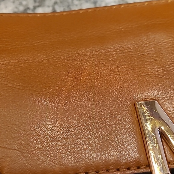 Michael Kors Authentic, Vintage 2 piece set Crossbody Bag, and wristlet. - Picture 3 of 15